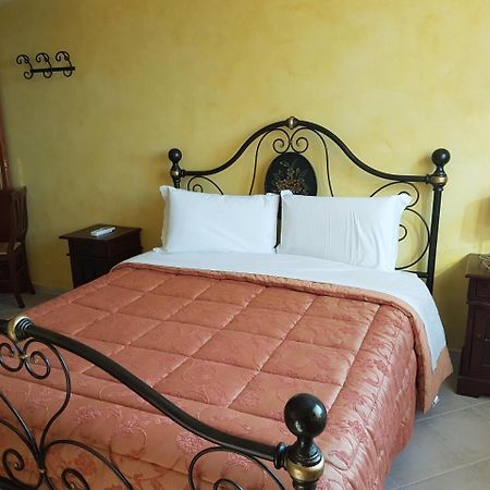 Le Tre Rose Hotel Bono  ภายนอก รูปภาพ