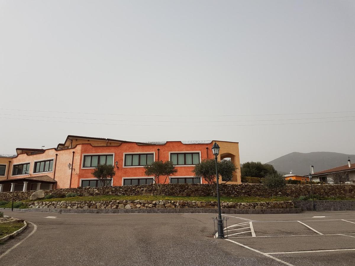 Le Tre Rose Hotel Bono  ภายนอก รูปภาพ