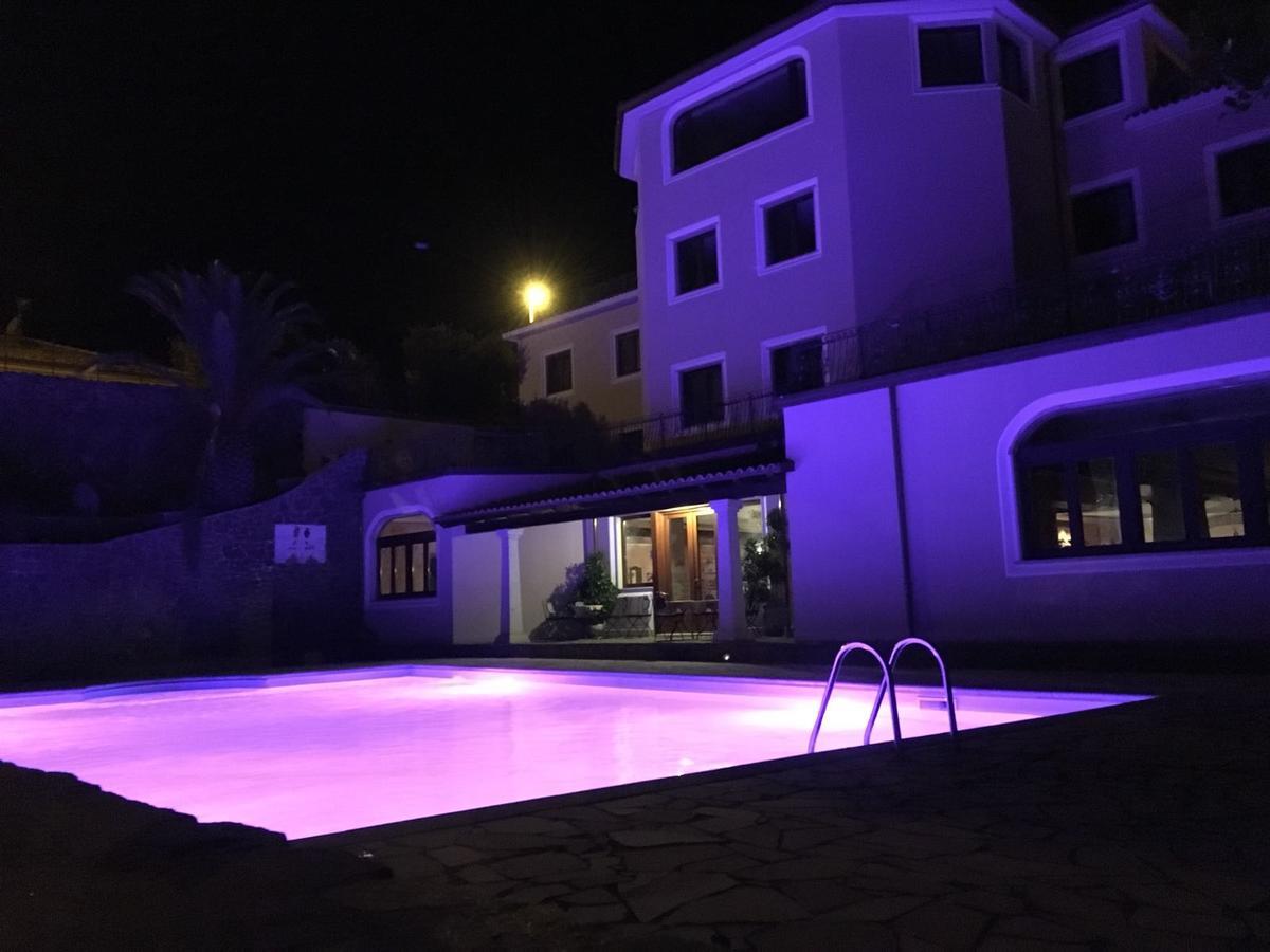 Le Tre Rose Hotel Bono  ภายนอก รูปภาพ