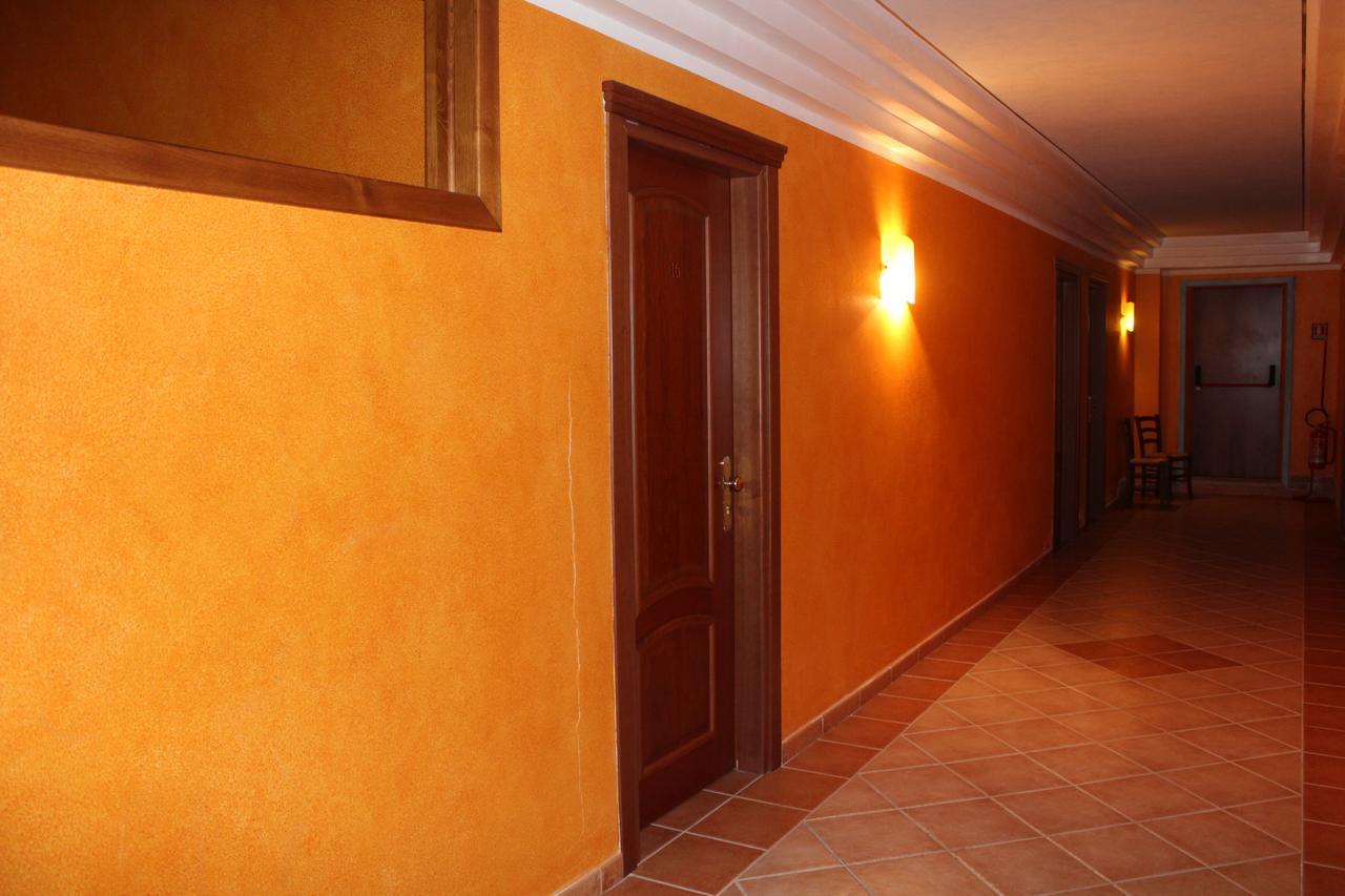 Le Tre Rose Hotel Bono  ภายนอก รูปภาพ