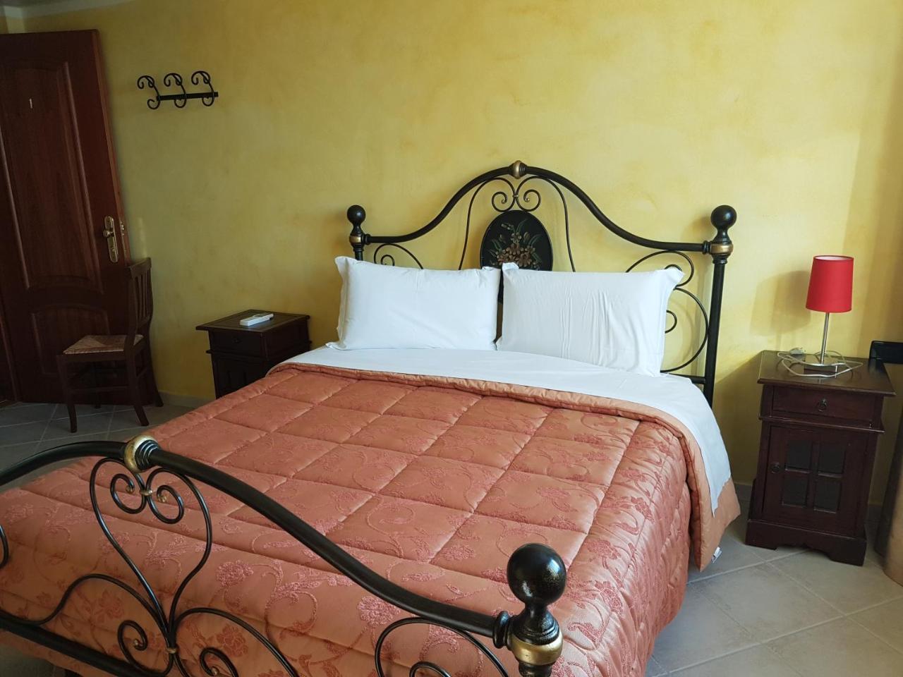 Le Tre Rose Hotel Bono  ภายนอก รูปภาพ